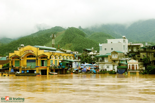 Mưa[-]lớn,[-]lũ[-]diện[-]rộng[-]tại[-]Bắc[-]Bộ[-]và[-]Bắc[-]Trung[-]Bộ[-]sẽ[-]kéo[-]dài[-]đến[-]ngày[-]4/8